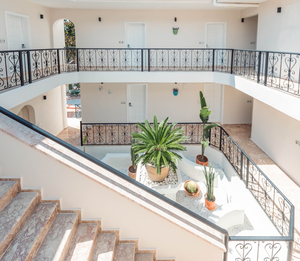 Bronze Hotel - Adults Only 6/32