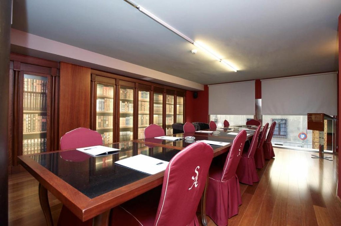 Hotel Sancho Abarca 35/44