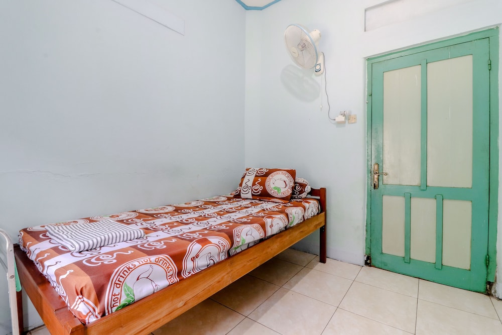 Bahagia Sederhana Home Stay - Hostel by ZUZU 17/50