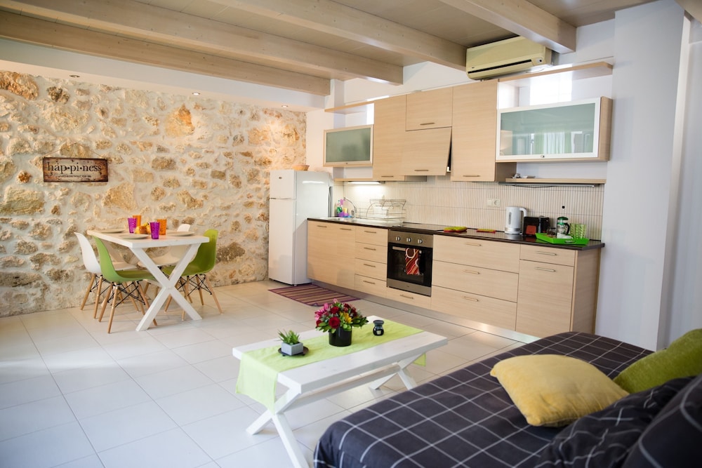 Ac Homes Christos 5/37