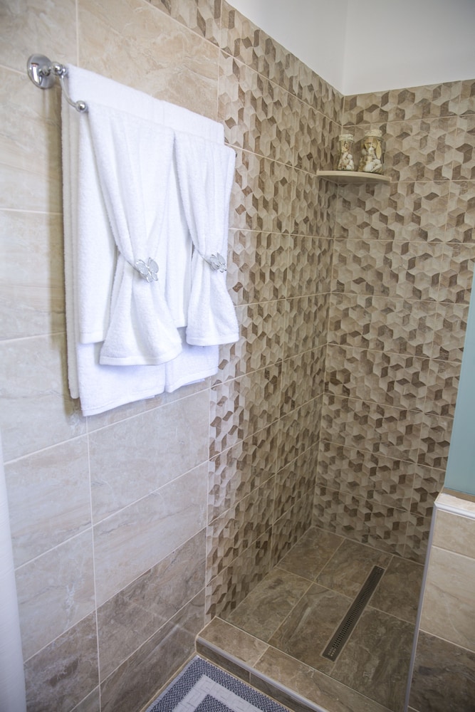 G&K Stone Suites photo2