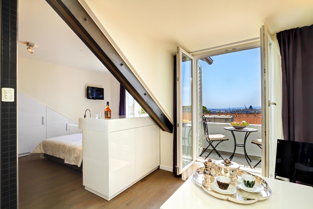 La Porta Luxury Rooms photo3