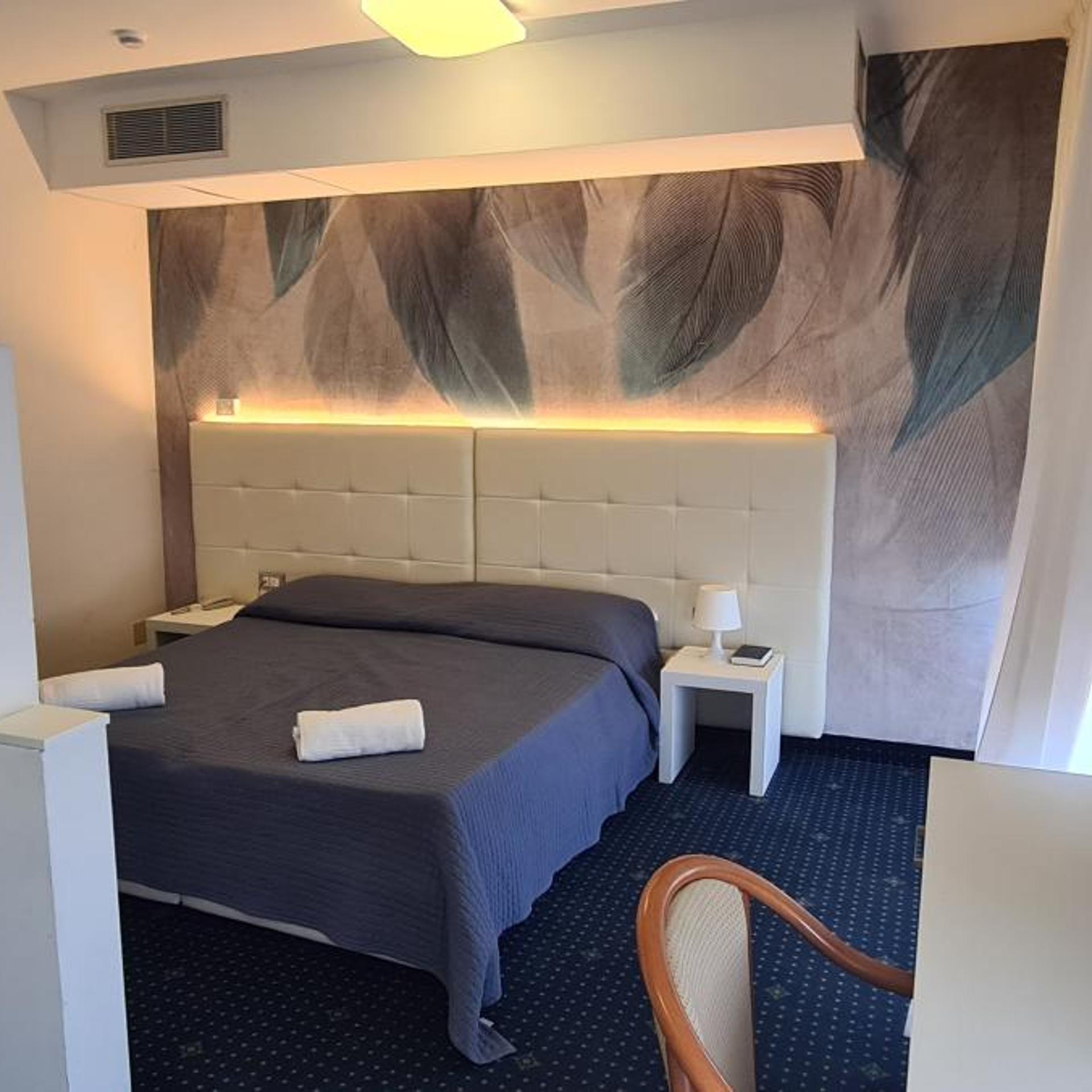 Hotel Eros 37/50