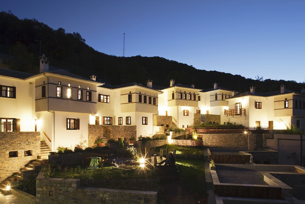 12 Months Luxury Resort 83/88