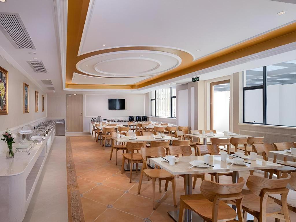 Vienna Hotel (Shenzhen Pingshan Longtian Small Town) 45/53