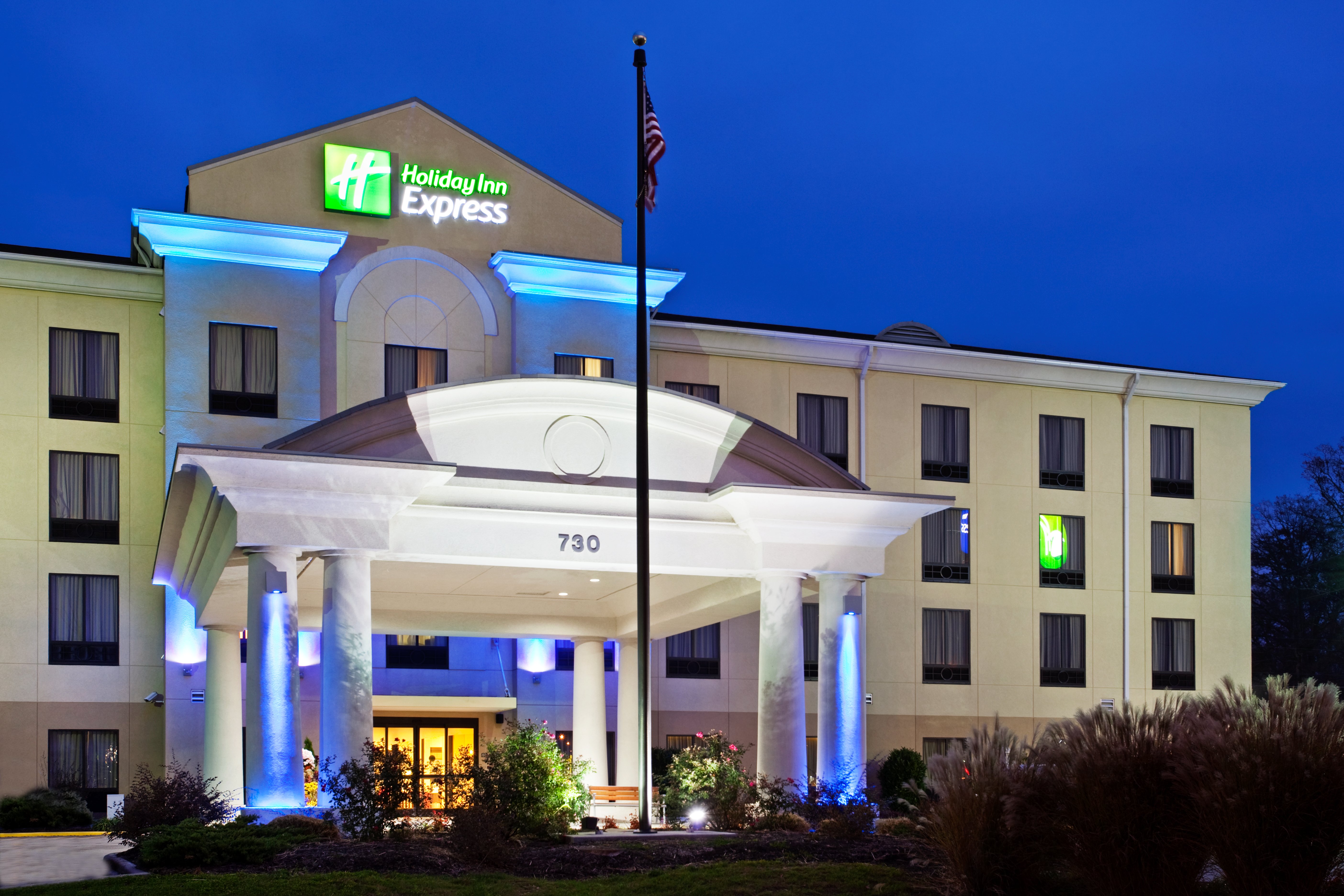 Holiday Inn Express Knoxville Strawberry Plains 2/50