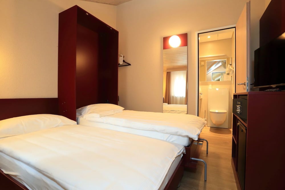 Hotel Elvezia 8/37