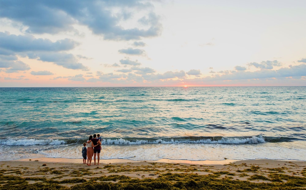 H Beach Resort Rentals 46/49