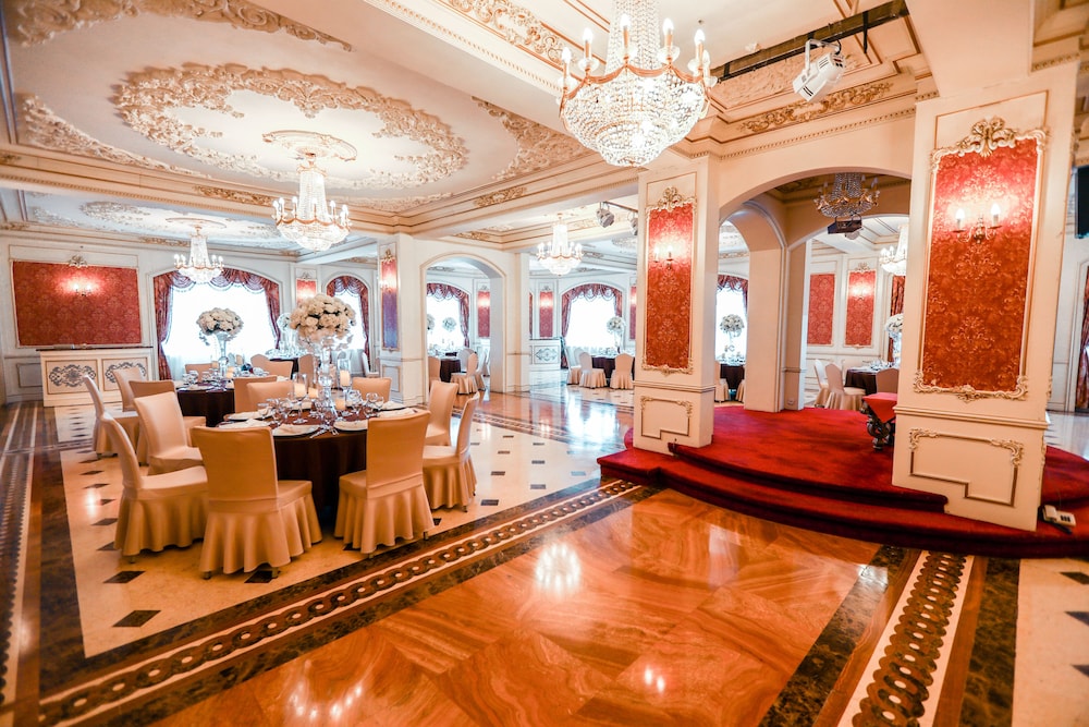 The Continental Hotel 7/50
