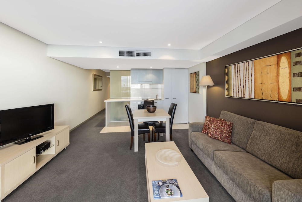 Oaks Adelaide Horizons Suites 57/70