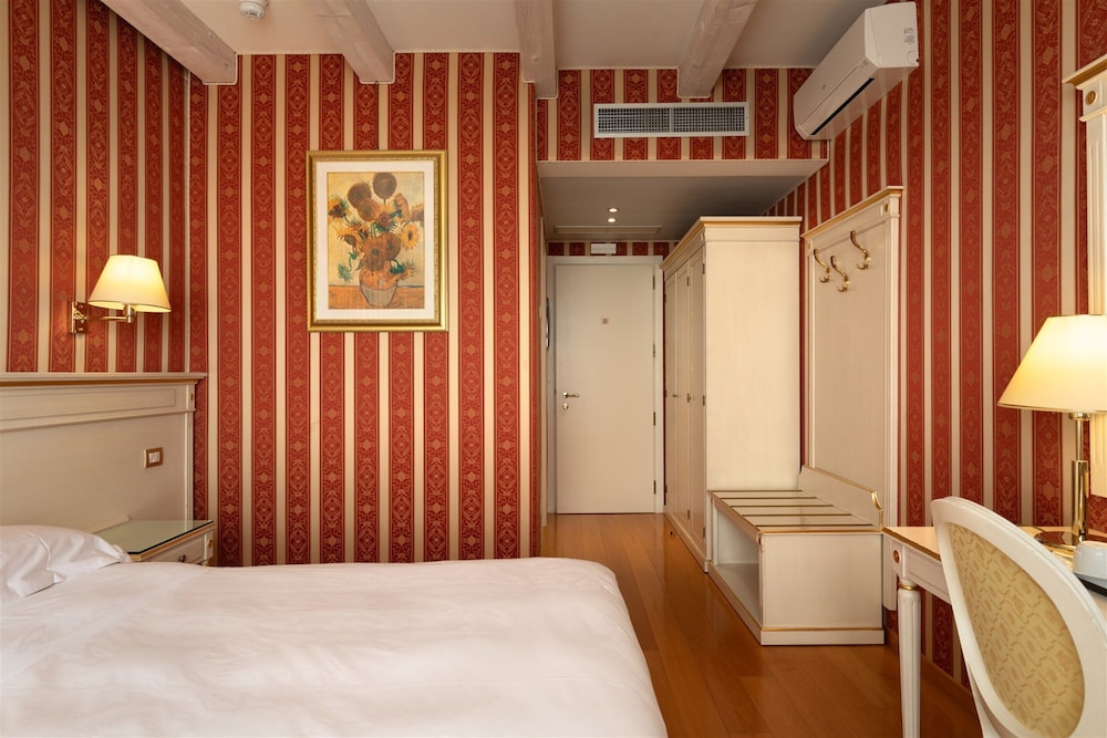 NOVENTA HOTEL 33/54