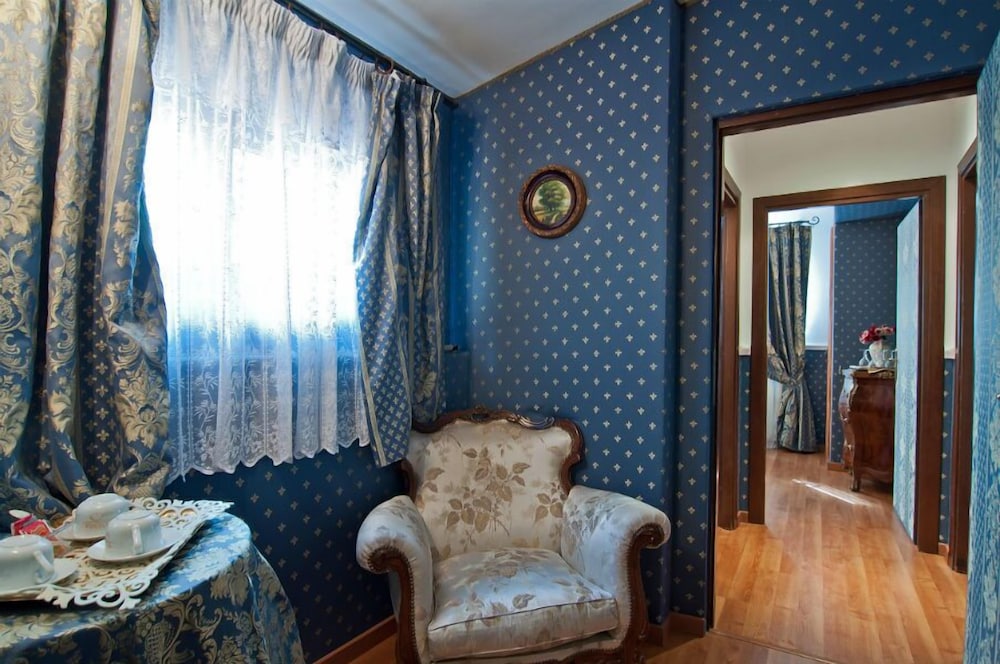 Residenza Antica Roma Hotel 8/25