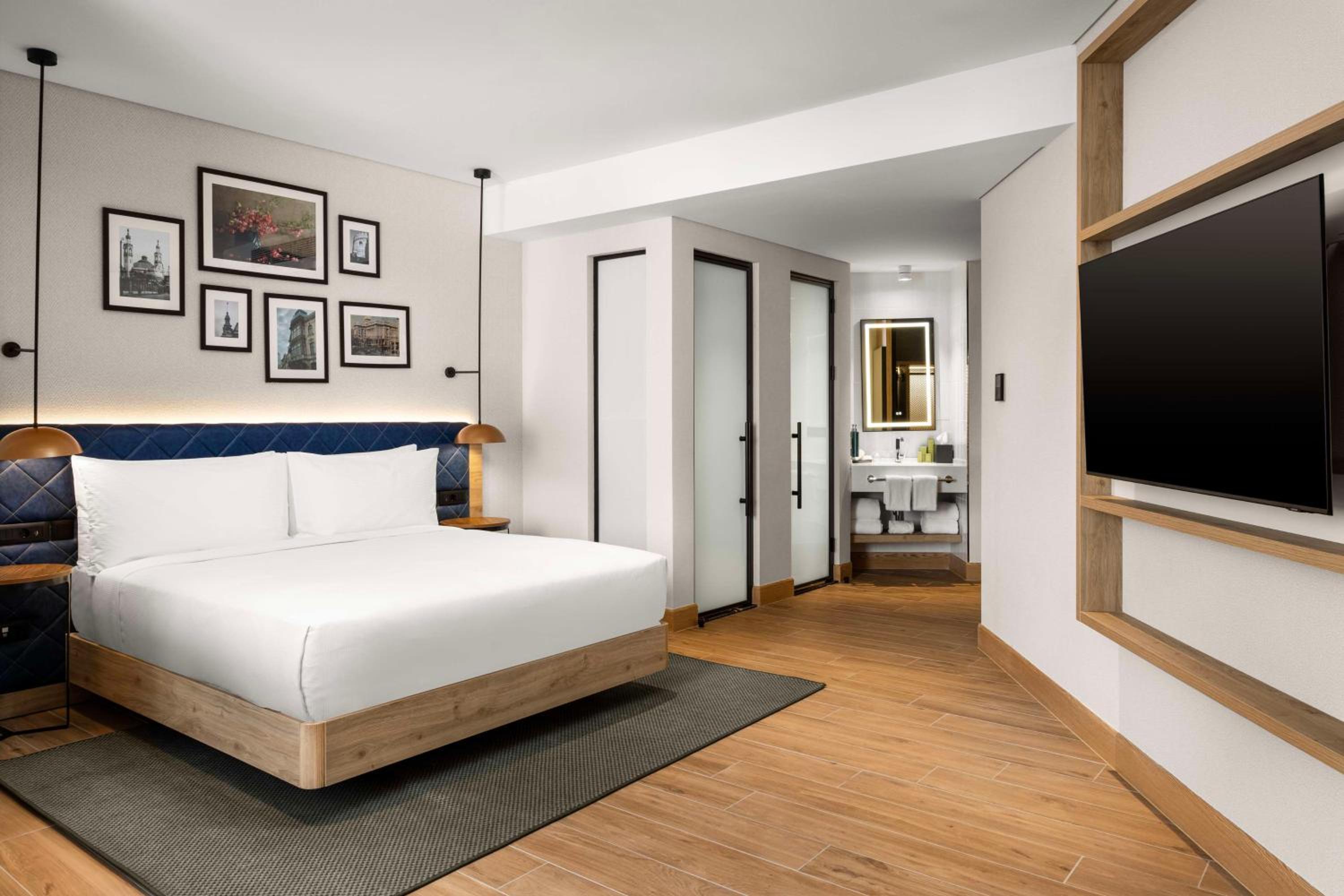 DELUXE, KING BED, CITY VIEW, SOFA