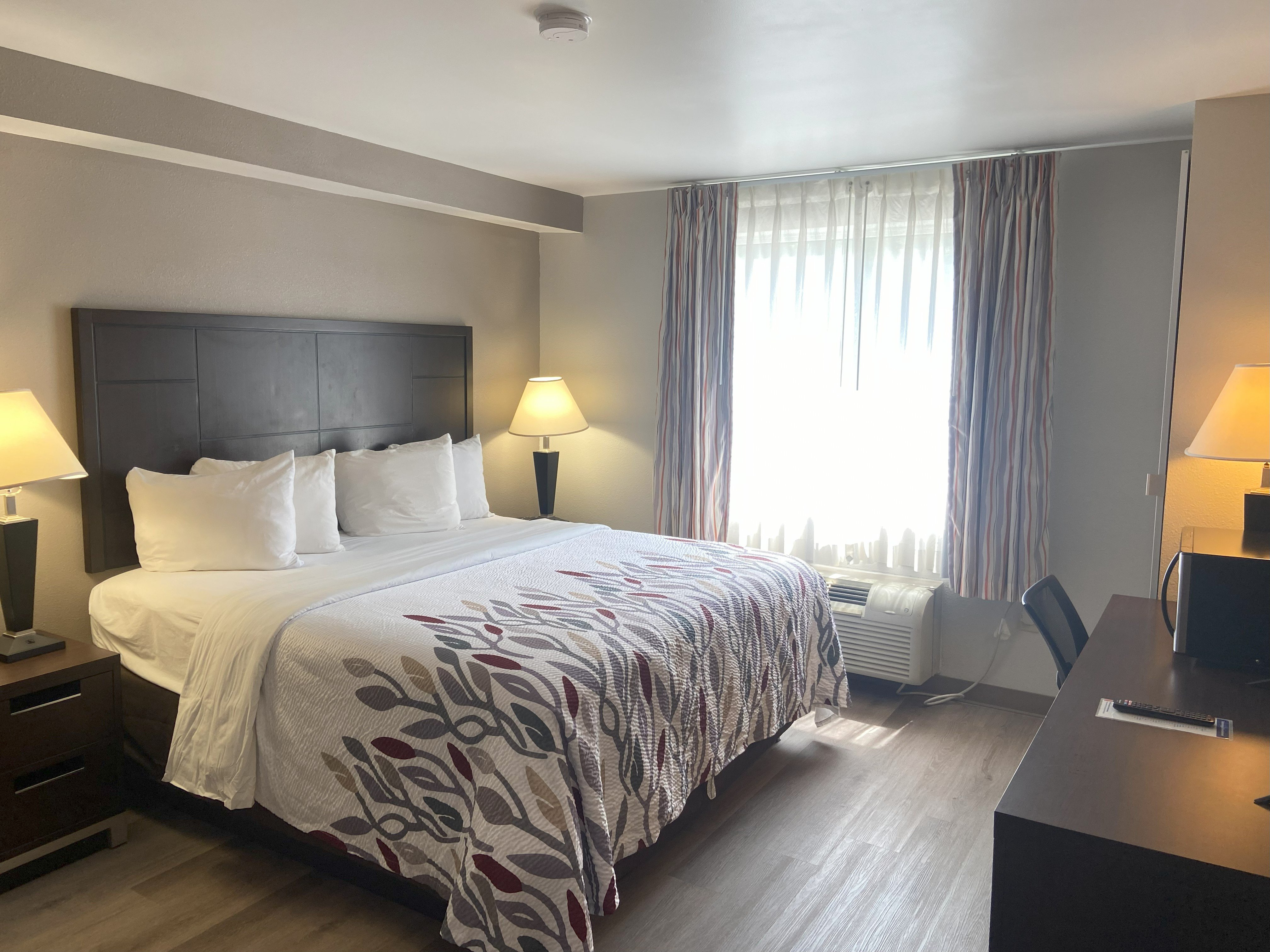 غرفة قياسية بسرير كينج لذوي الإعاقة، Red Roof Inn Pittsburgh Mcknight Rd 2/4