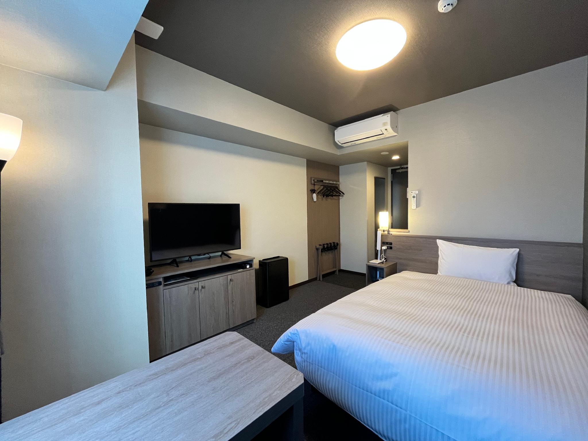 Room, Single, Electronic Cigarette Only, Smoking
