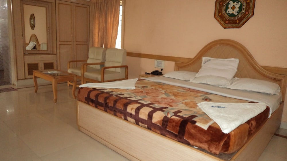 KISHKINDA HERITAGE RESORT 4/50