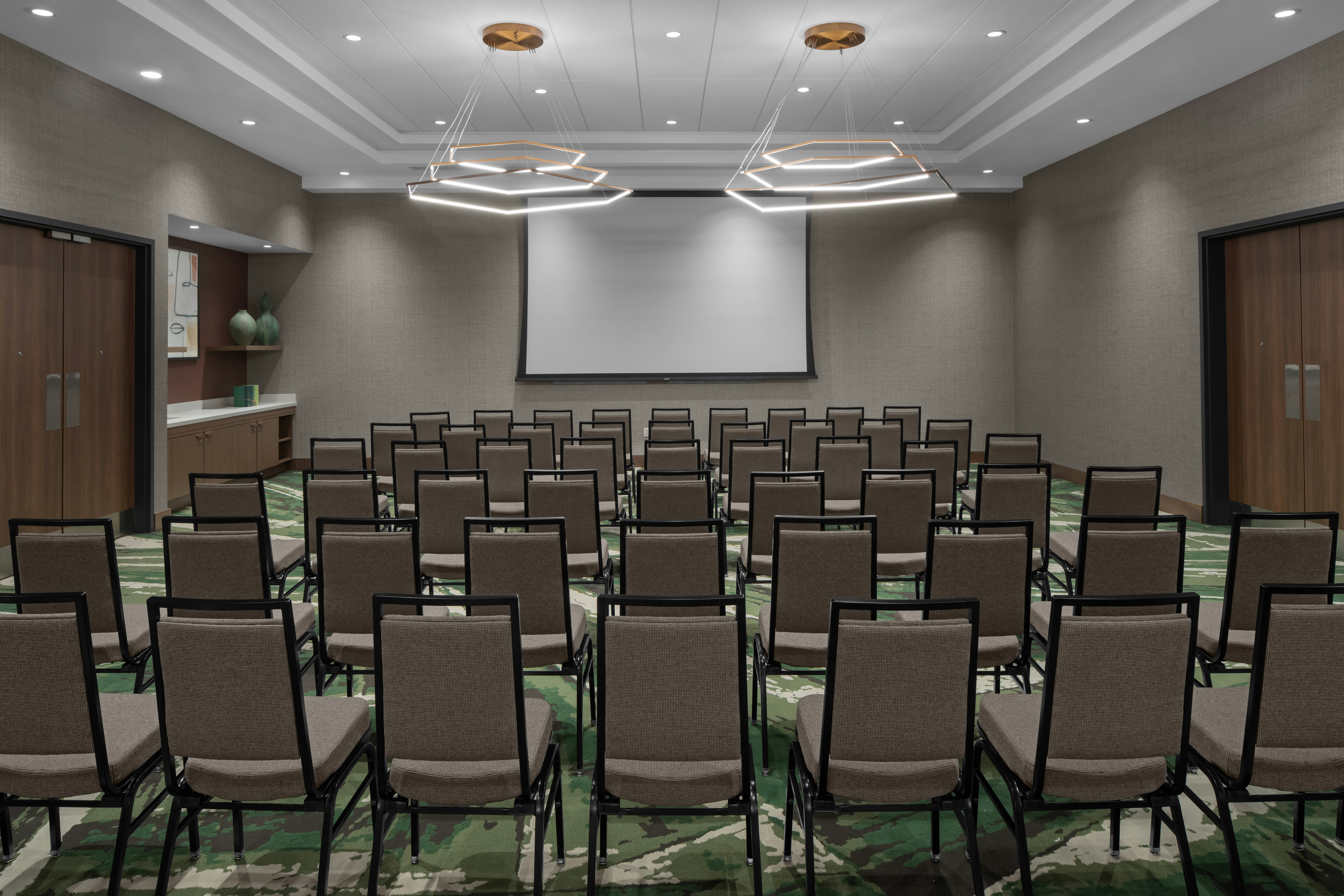 Embassy Suites by Hilton Madison Downtown 20/25