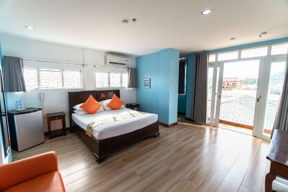 Superior, King Bed, 2 Queen Beds