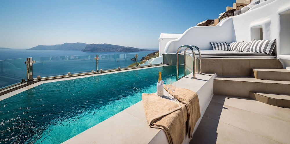 Elite Luxury Suites 44/50