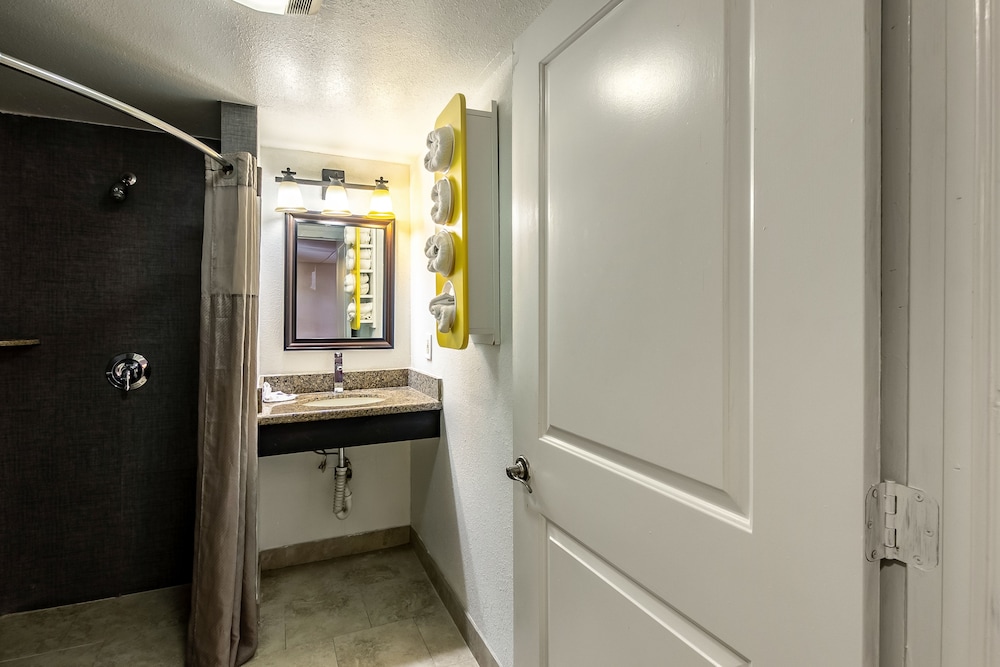 Motel6 Elizabeth, NJ - Newark Liberty Intl Airport 45/45
