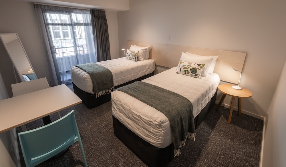 Hotel Give 38/79