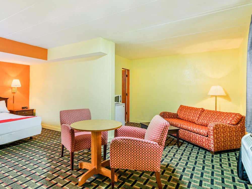 OYO Hotel Downtown Peoria I-74 46/58