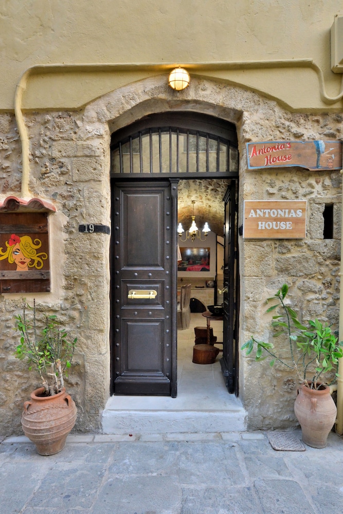 Antonia's House 2/50