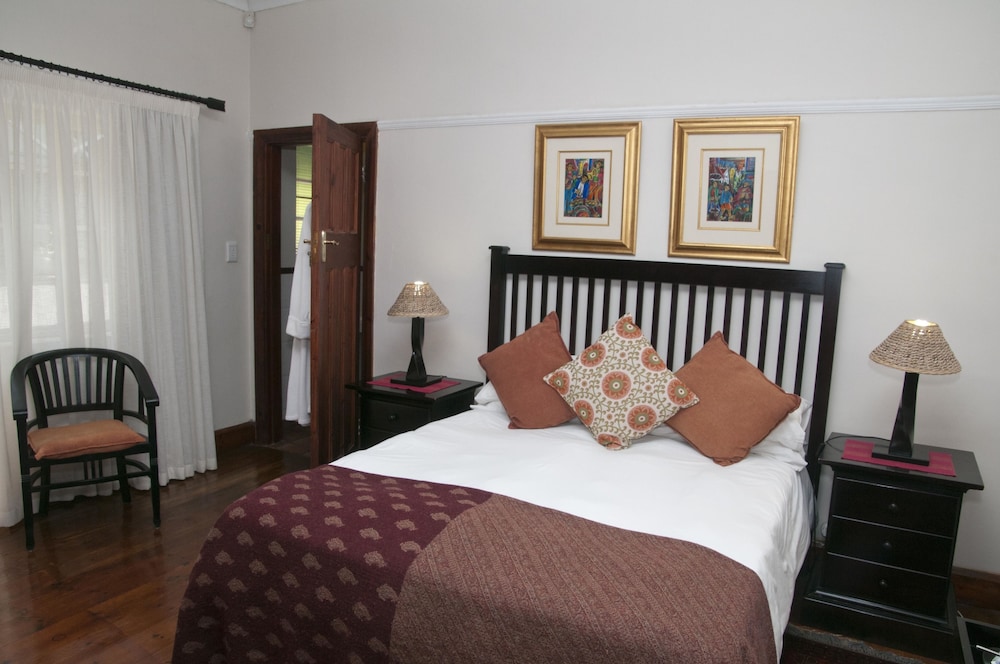 Hide Away Guest House 25/70