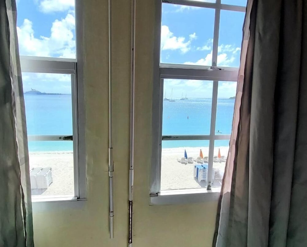 Sea View Beach Hotel 47/50