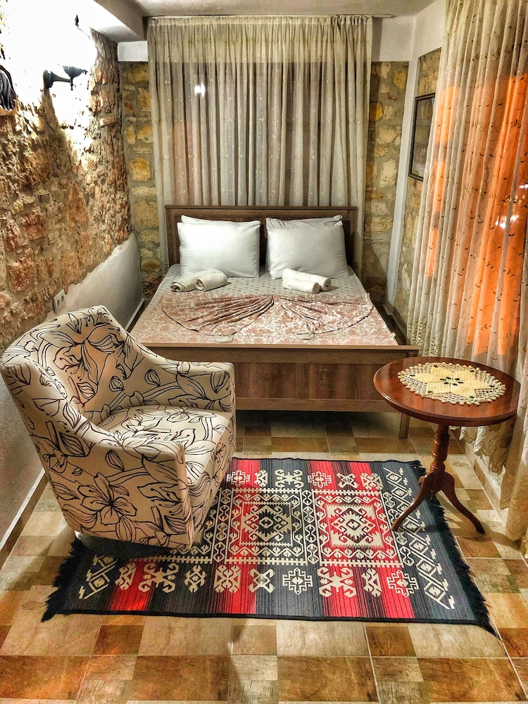 Parmis Boutique House 7/50