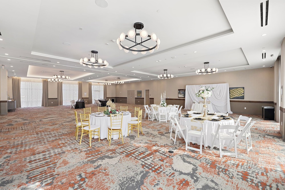 Hampton Inn by Hilton Ontario Airport 27/36