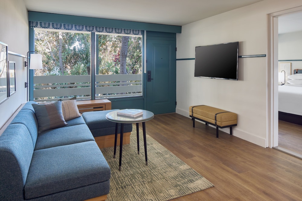 Monterey Beach Hotel, a Tribute Portfolio Hotel 58/83