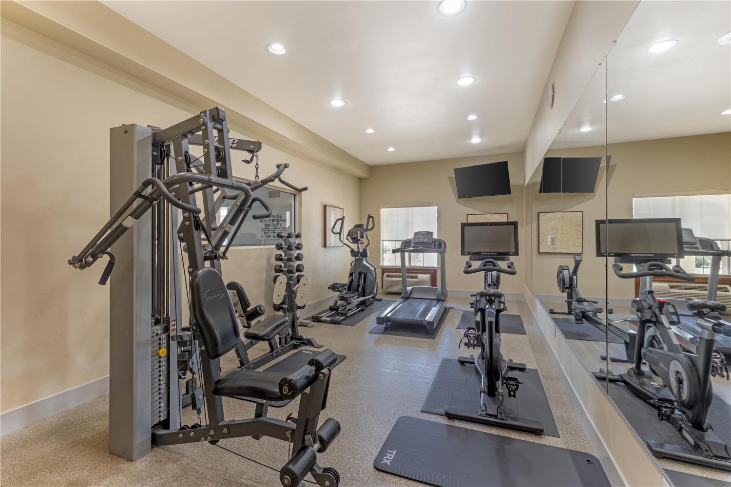 Best Western Plus Monica Royale Inn & Suites 16/31