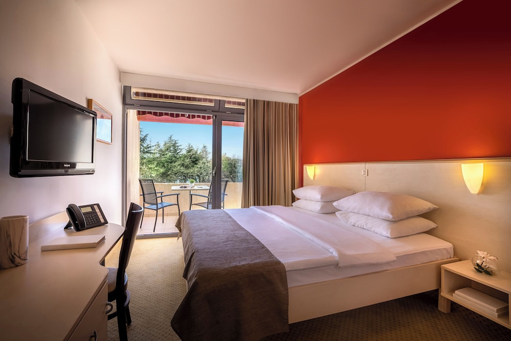 Room, Queen Bed, Sea Side