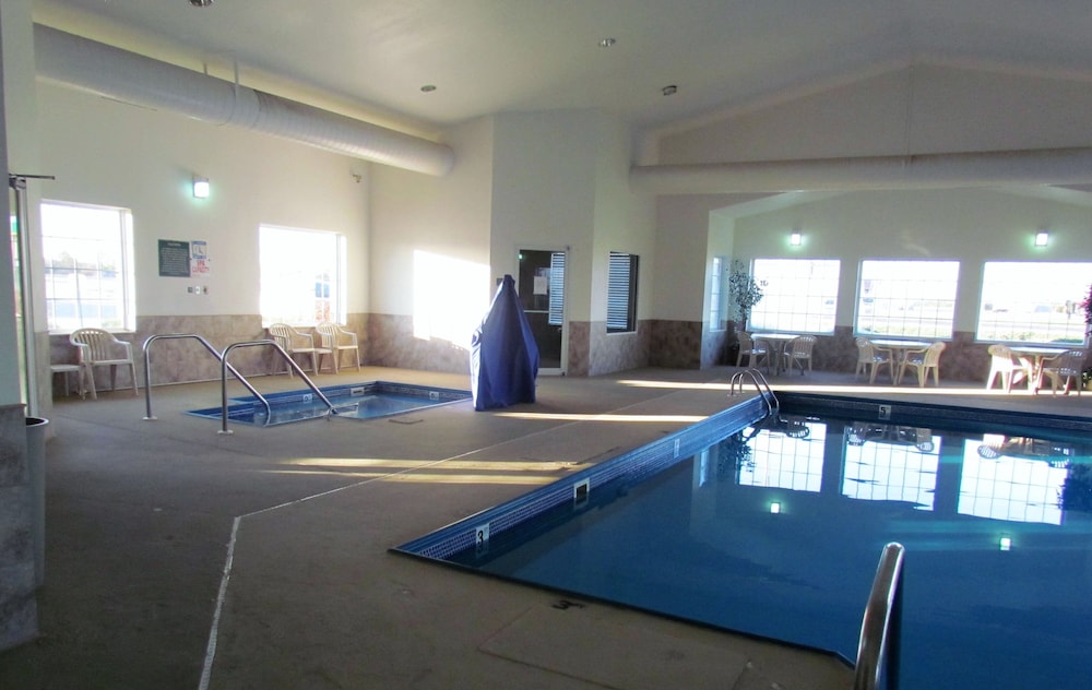 Oak Hill Inn and Suites 39/62