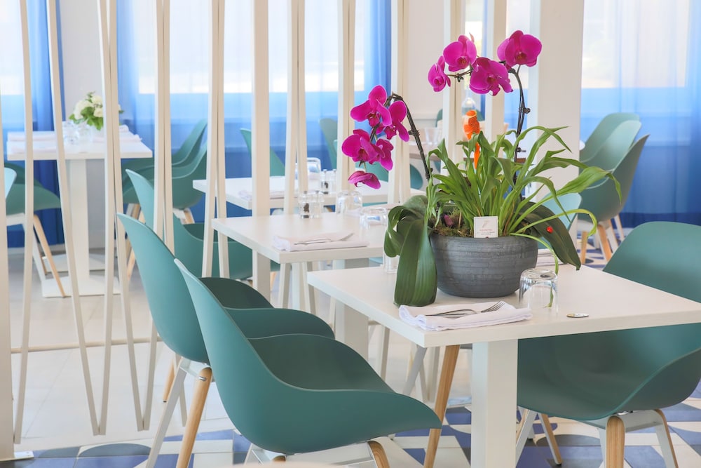 Ibis La Ciotat 57/74