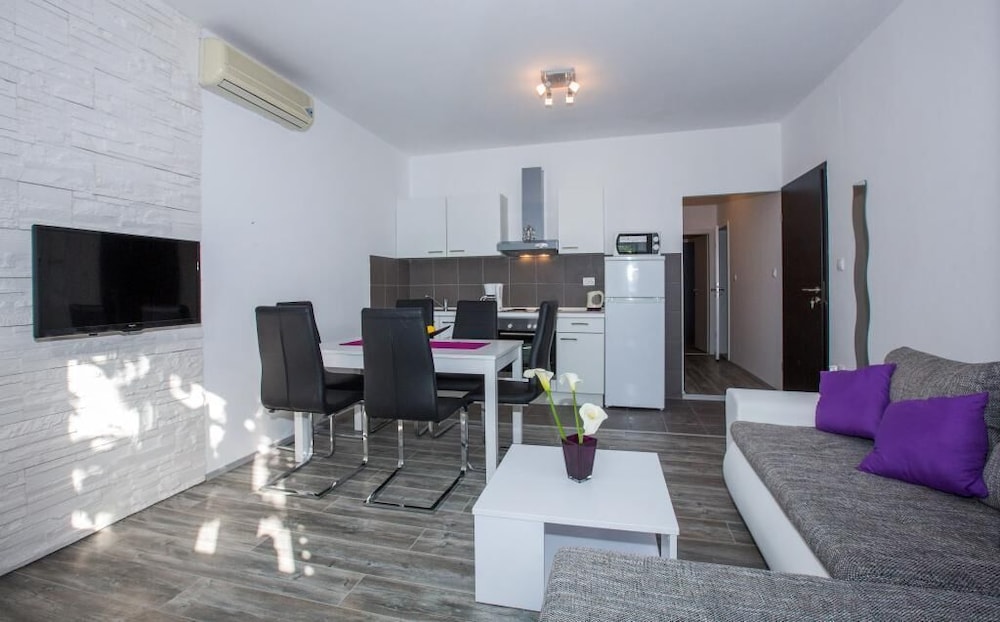 APARTMENTS VILLA ROZA 59/67