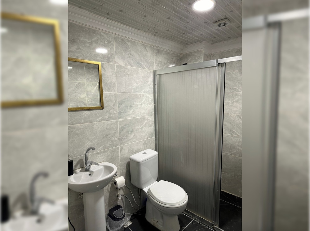 Guner Hotel 42/42