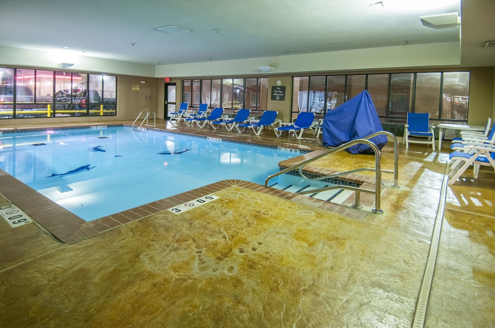 Comfort Inn and Suites Pauls Valley - City Lake 3/18