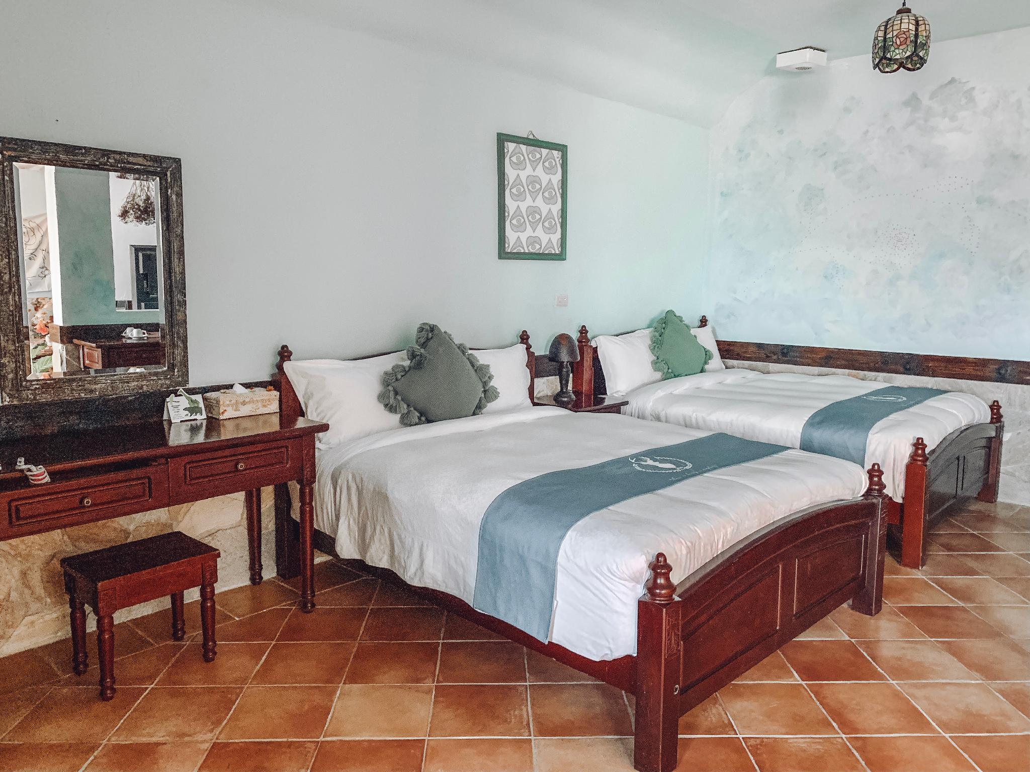 Garden, Twin Beds