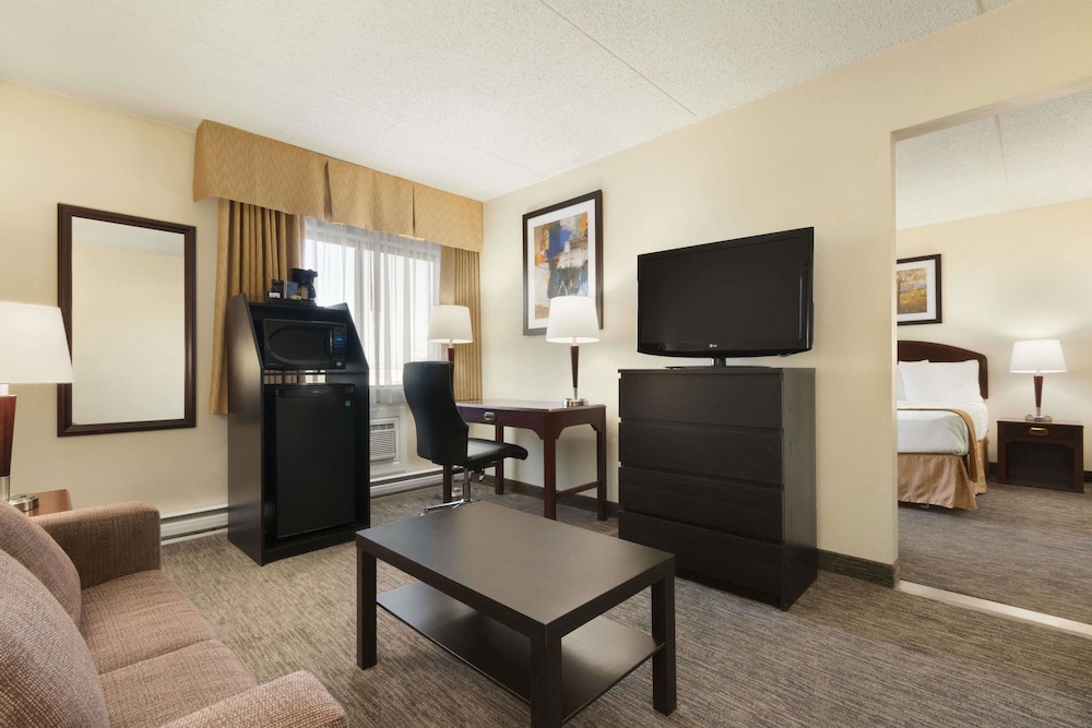 Travelodge by Wyndham Edmonton South 26/40