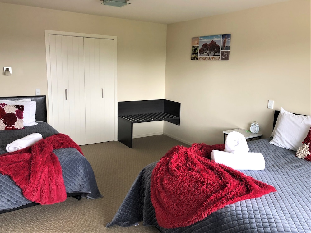 Fiordland Lakeview Motel and Apartments 18/67