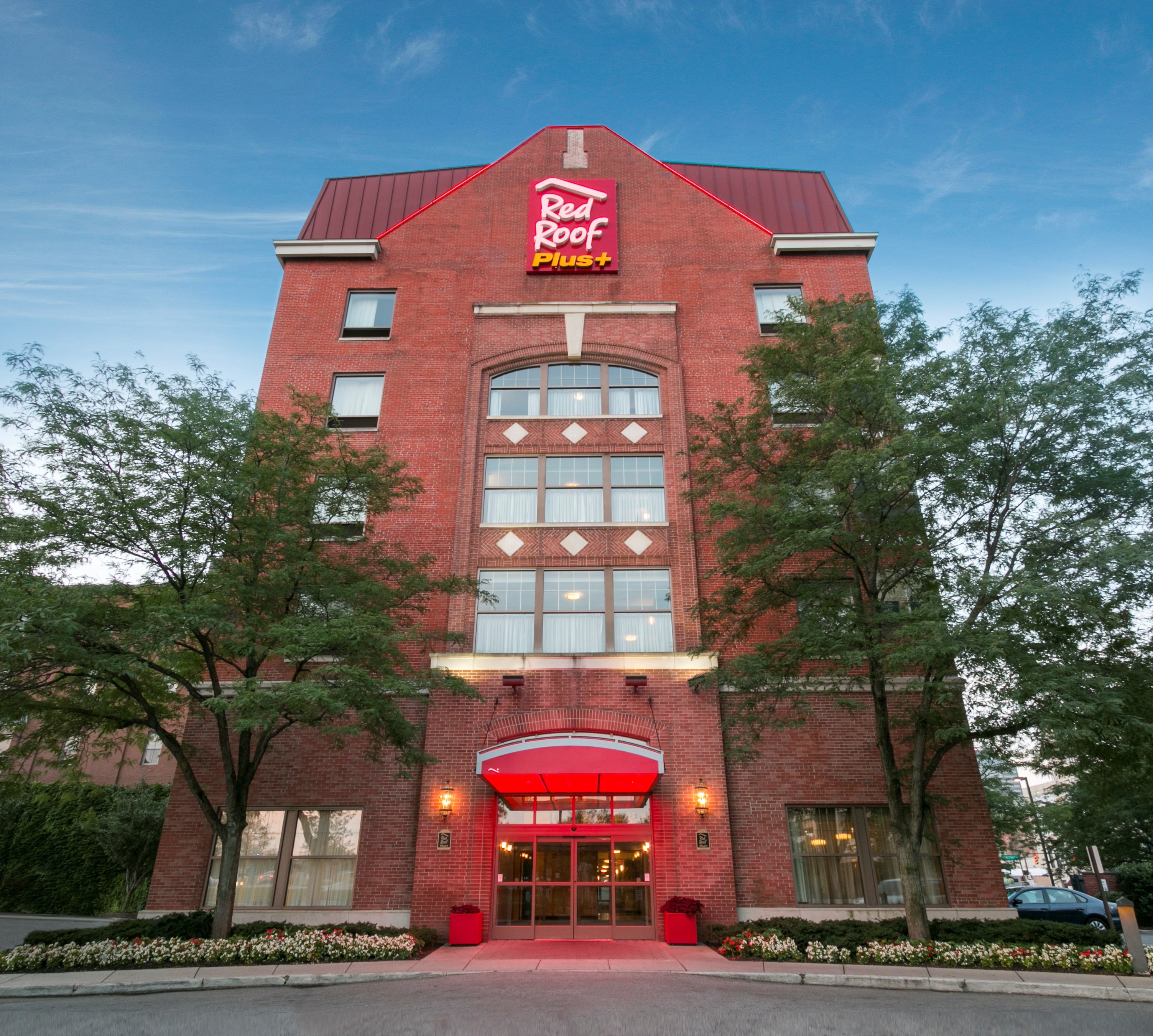 Red Roof PLUS Columbus Downtown - Convention Center 7/47