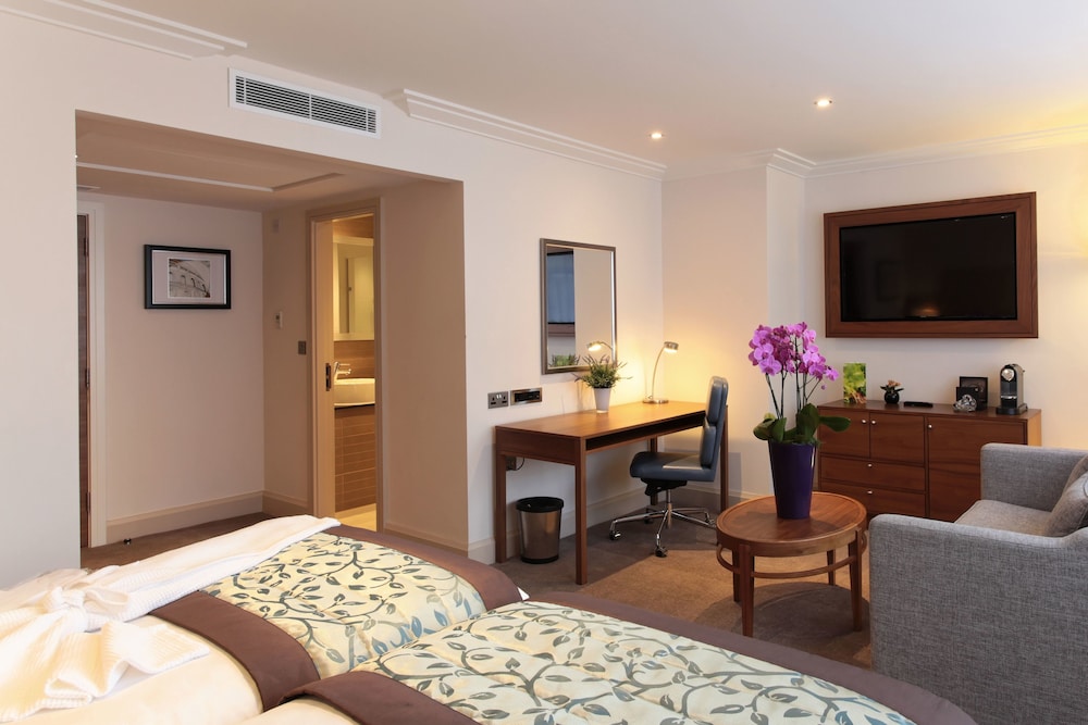 The Marble Arch Hotel, by Thistle 34/83