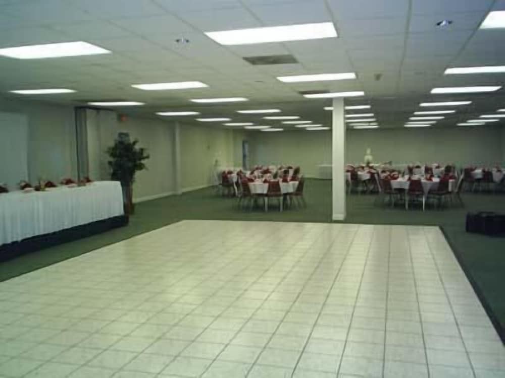 Baymont by Wyndham Hannibal 35/48