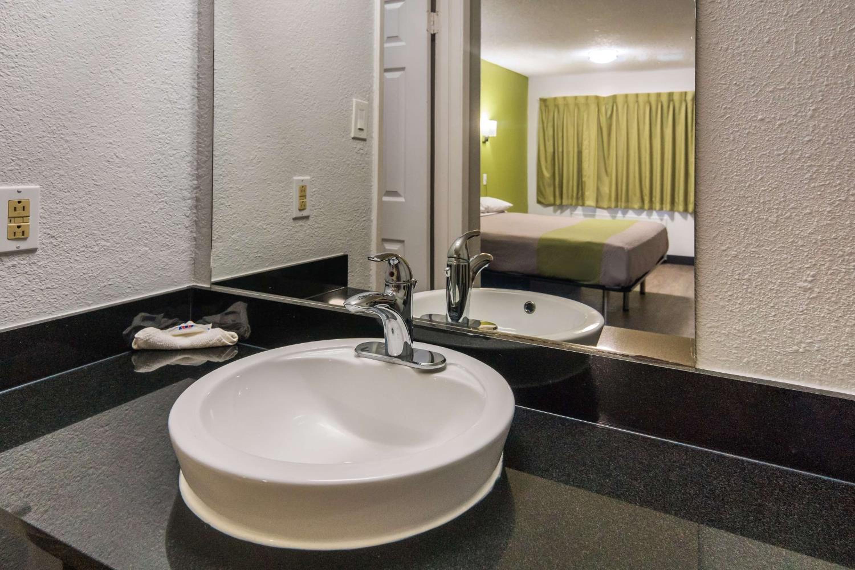 غرفة ديلوكس رباعية، Motel6 Irving, TX - Loop 12 10/10