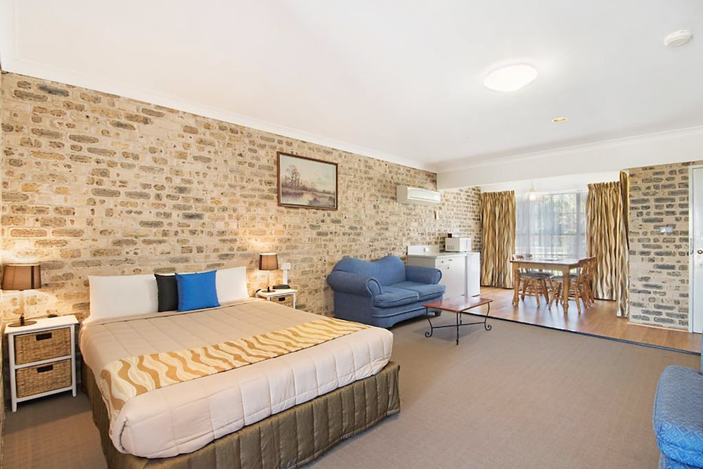 Sir Francis Drake Inn 17/69