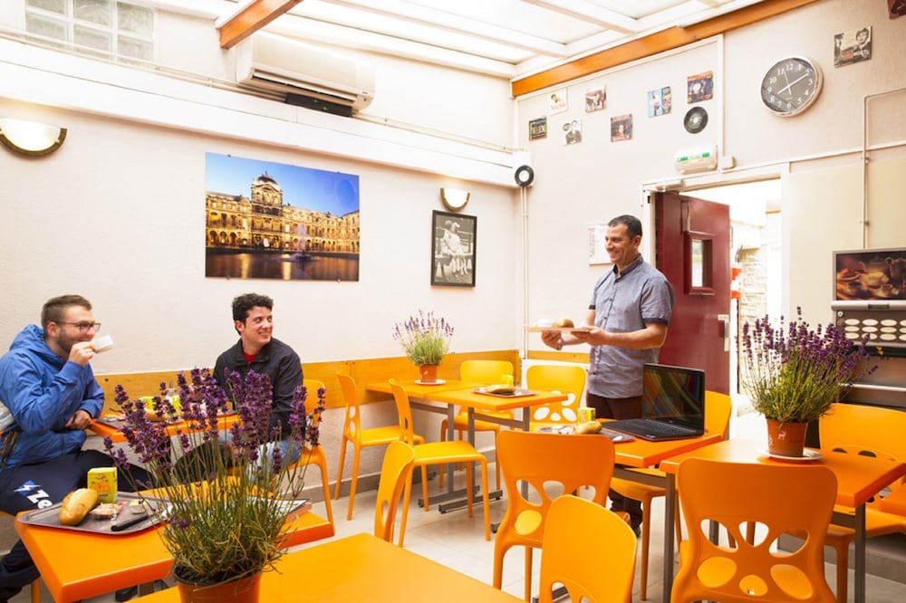 Auberge Internationale Des Jeunes 37/44