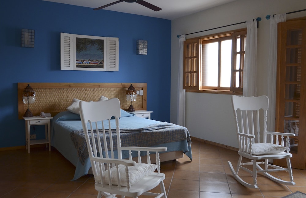 Kiras Boutique Hotel 65/71