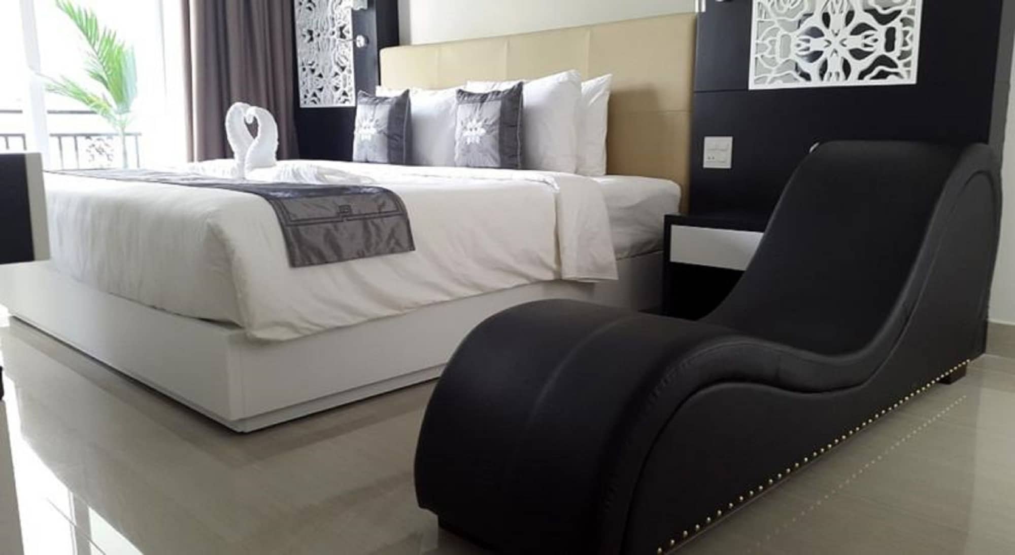 DELUXE, DOUBLE BED